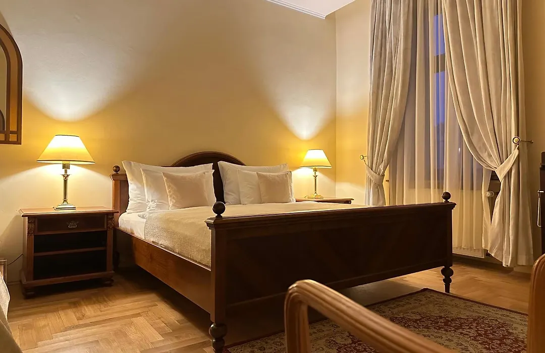 Fleur De Lis Hotel-1